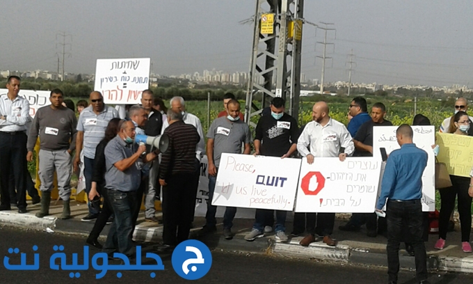 المئات من اليهود والعرب يتظاهرون شمال قرية جلجوليةلمنع إقامة محطة توليد الطاقة